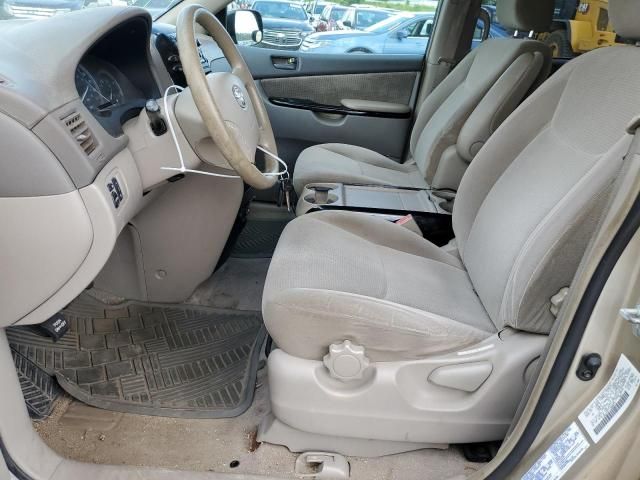 2004 Toyota Sienna LE