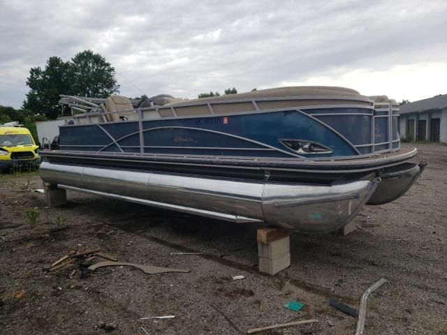 2017 Boat Pontoon