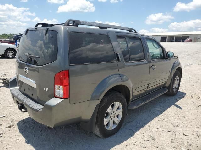 2005 Nissan Pathfinder LE