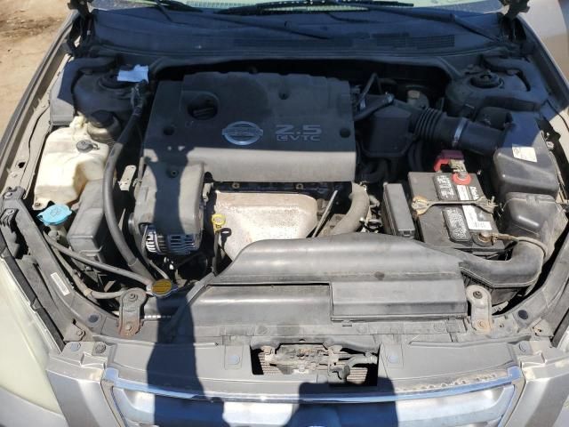 2004 Nissan Altima Base