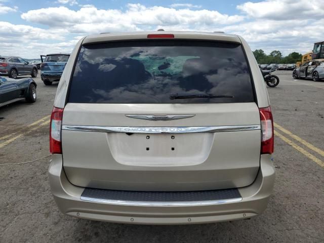 2013 Chrysler Town & Country Touring L