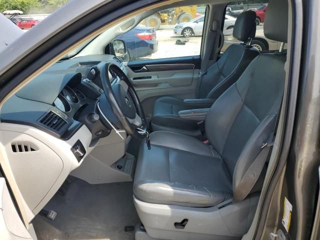 2010 Volkswagen Routan SE