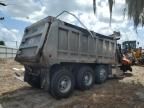 2016 Peterbilt 348