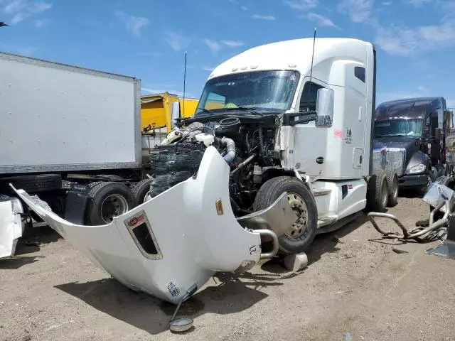 2017 Kenworth Construction T680