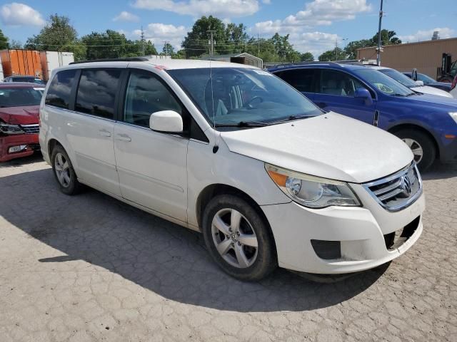 2011 Volkswagen Routan SE