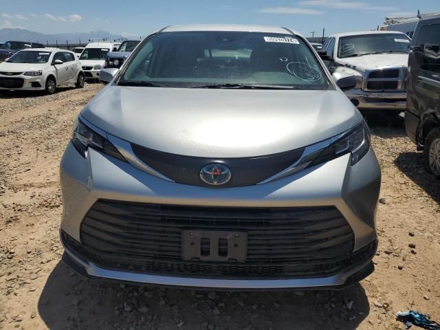 2021 Toyota Sienna LE