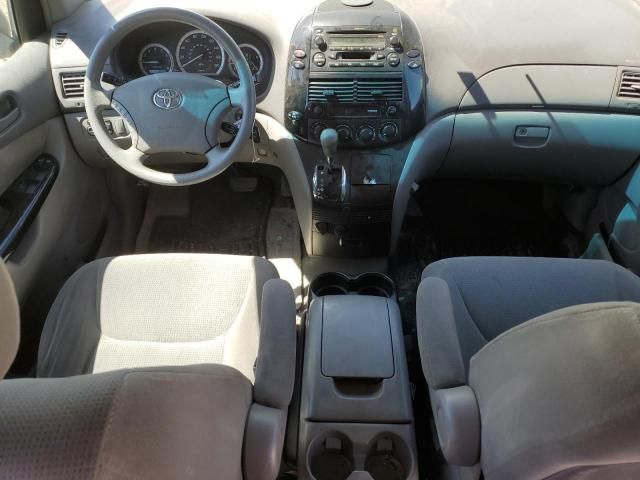 2004 Toyota Sienna CE