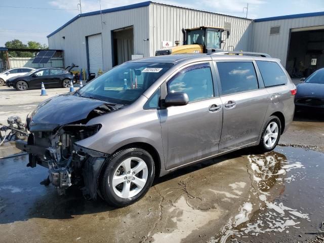 2017 Toyota Sienna LE