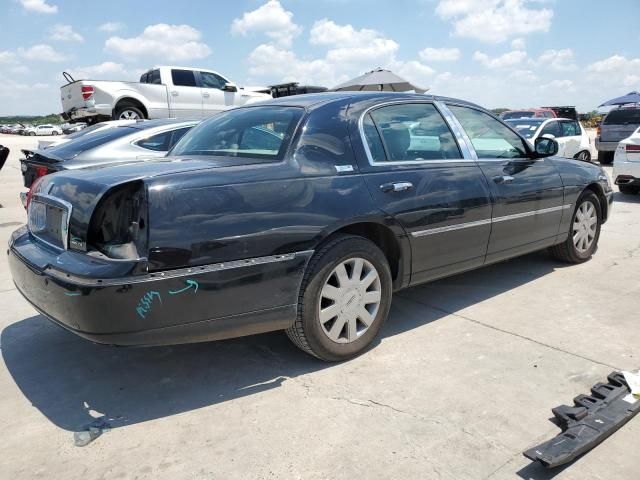 2005 Lincoln Town Car Signature Limited