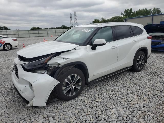 2022 Toyota Highlander Hybrid XLE