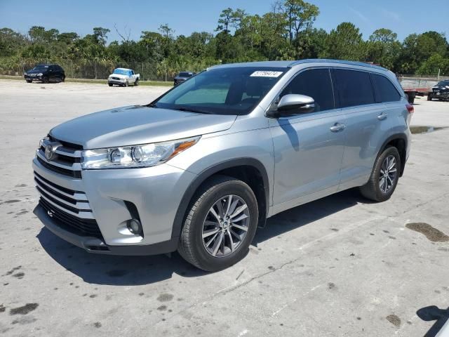 2017 Toyota Highlander SE