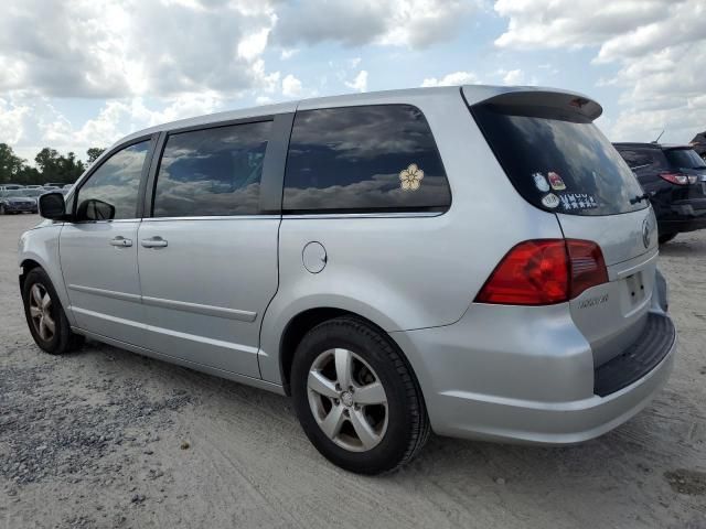 2010 Volkswagen Routan SE