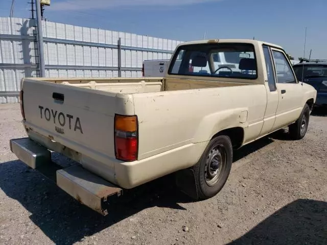 1984 Toyota Pickup Xtracab RN56 DLX