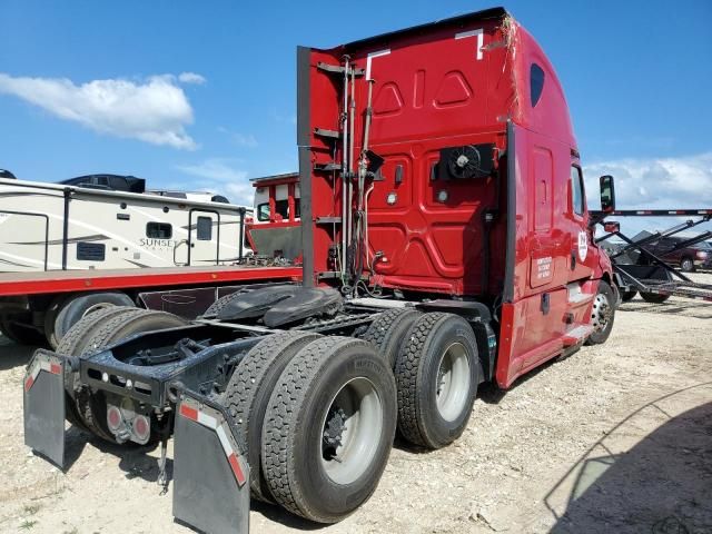 2019 Freightliner Cascadia 126