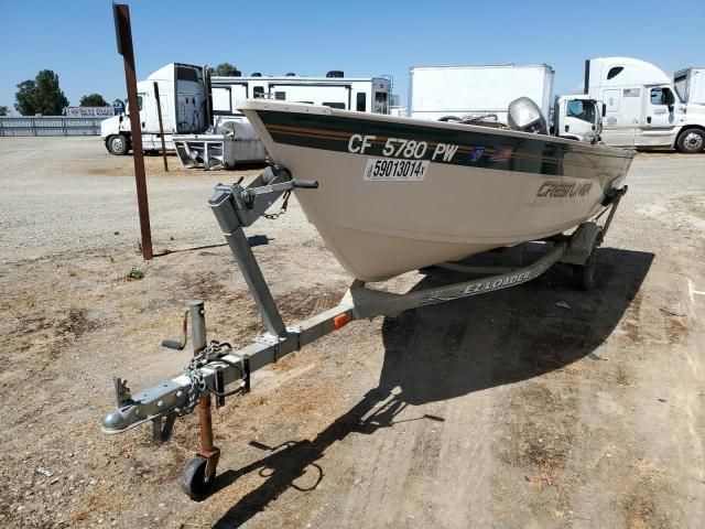 2001 Crestliner Boat