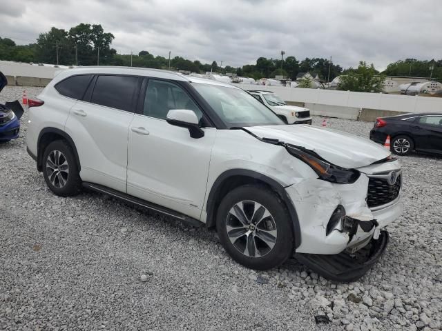 2022 Toyota Highlander Hybrid XLE