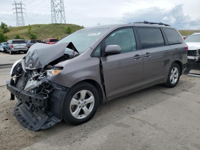 2016 Toyota Sienna LE