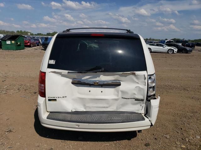 2010 Chrysler Town & Country LX