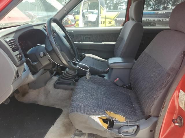 2000 Nissan Frontier Crew Cab XE