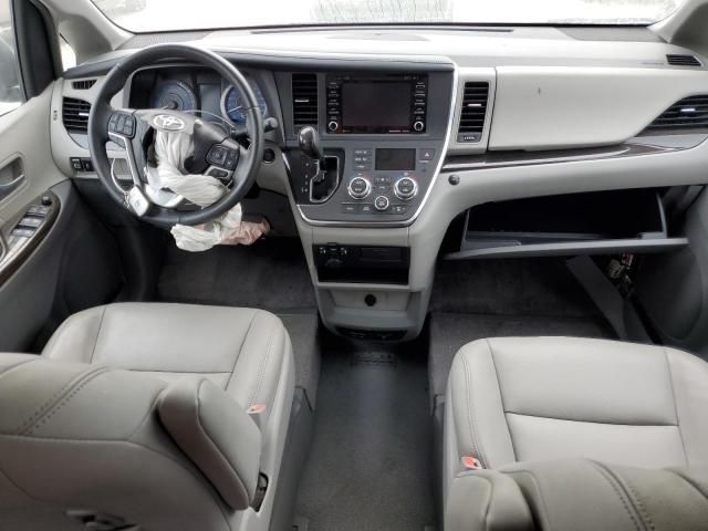 2019 Toyota Sienna XLE