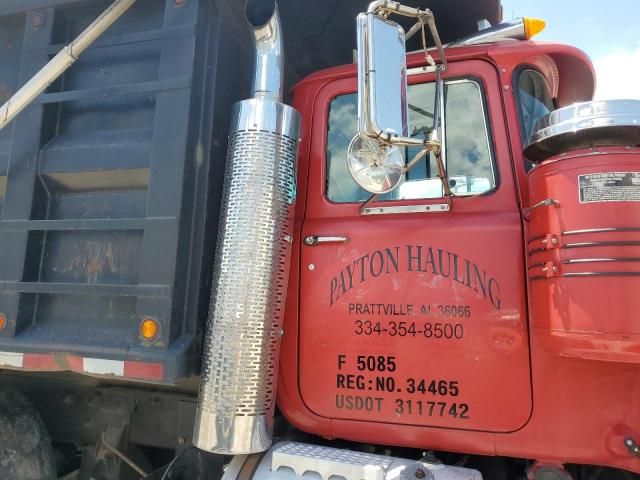 2000 Mack 600 RD600