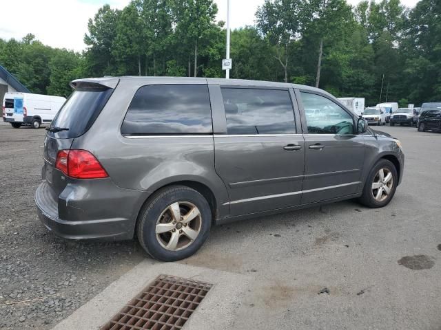 2010 Volkswagen Routan SE