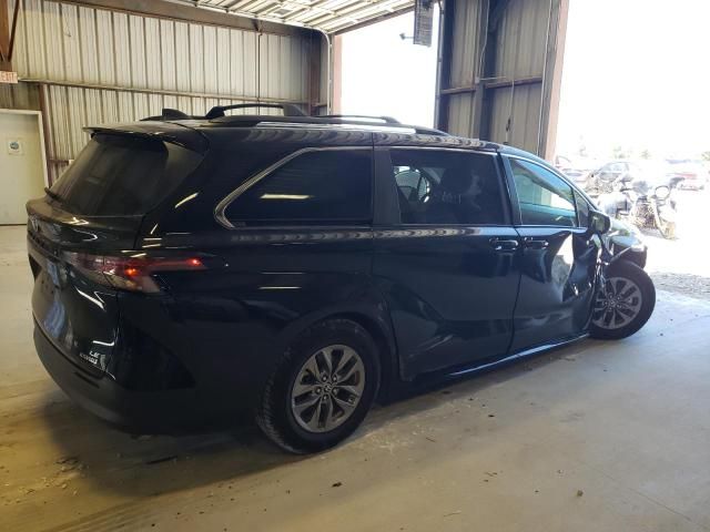 2023 Toyota Sienna LE