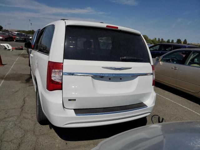 2016 Chrysler Town & Country Touring