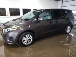 KIA Vehiculos salvage en venta: 2016 KIA Sedona LX