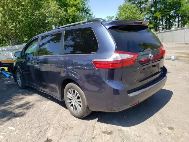 2018 Toyota Sienna XLE