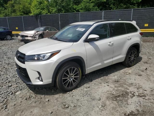 2017 Toyota Highlander SE