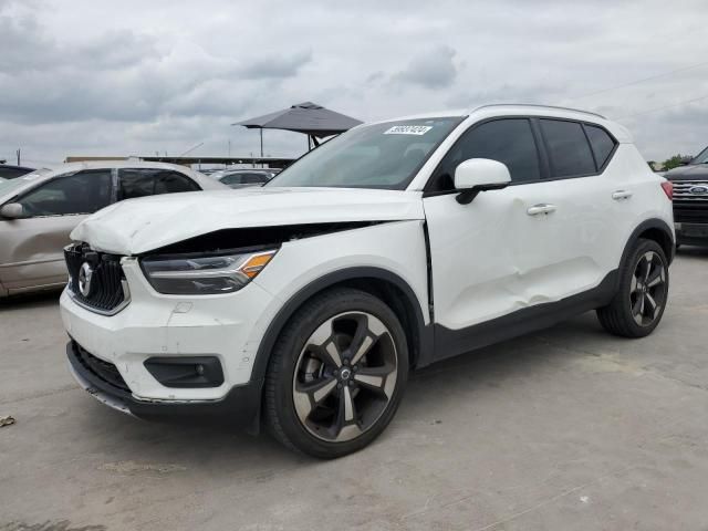 2019 Volvo XC40 T4 Momentum