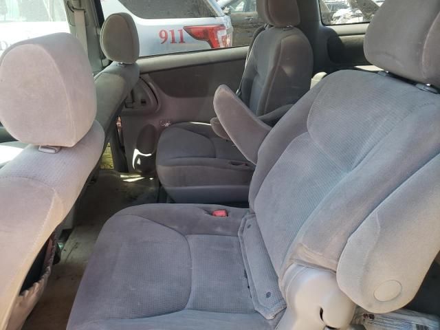 2005 Toyota Sienna CE