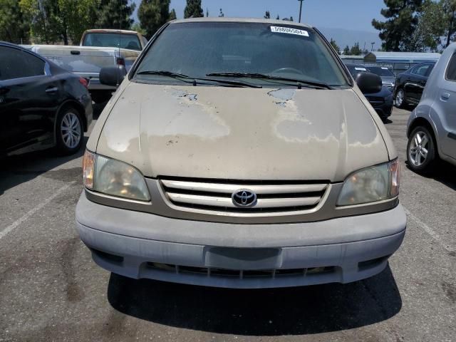 2003 Toyota Sienna CE