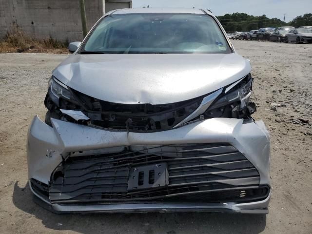 2021 Toyota Sienna LE