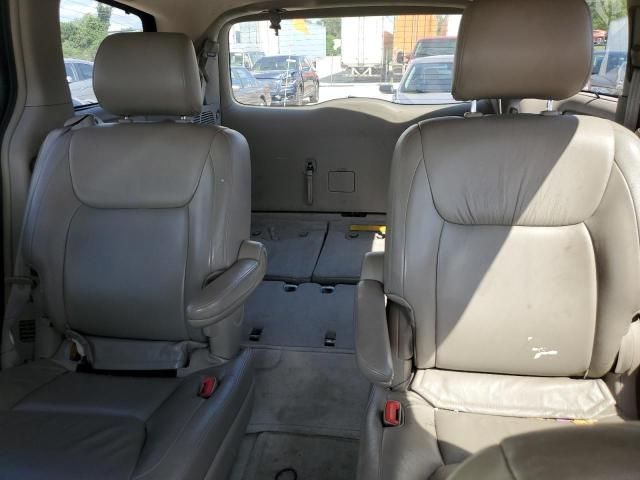 2004 Toyota Sienna XLE