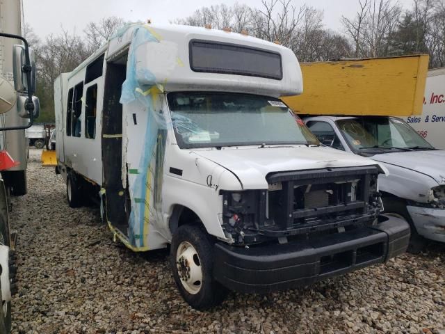 2019 Ford Econoline E450 Super Duty Cutaway Van