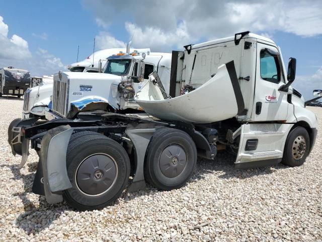 2022 Freightliner Cascadia 126