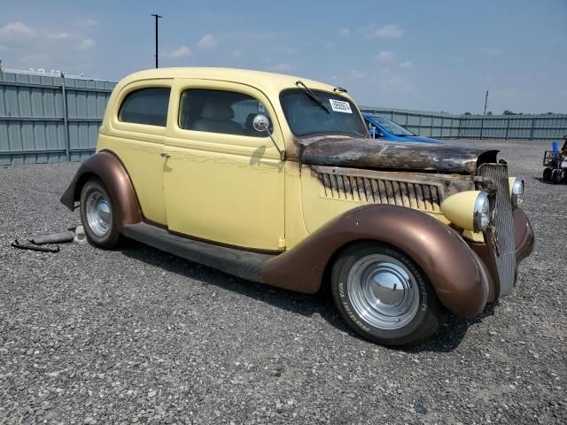 1935 Ford Tudor