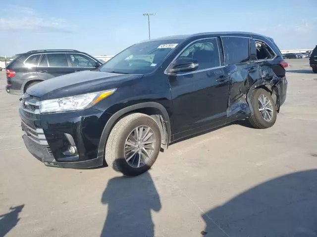 2017 Toyota Highlander SE