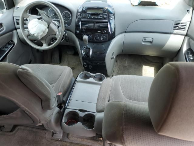 2004 Toyota Sienna CE