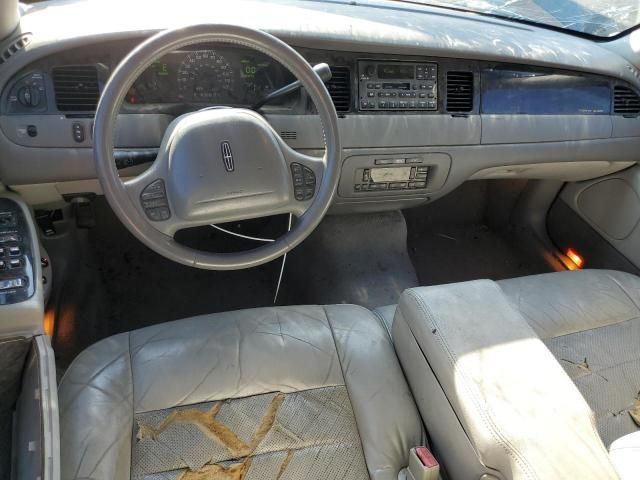 2002 Lincoln Town Car Signature