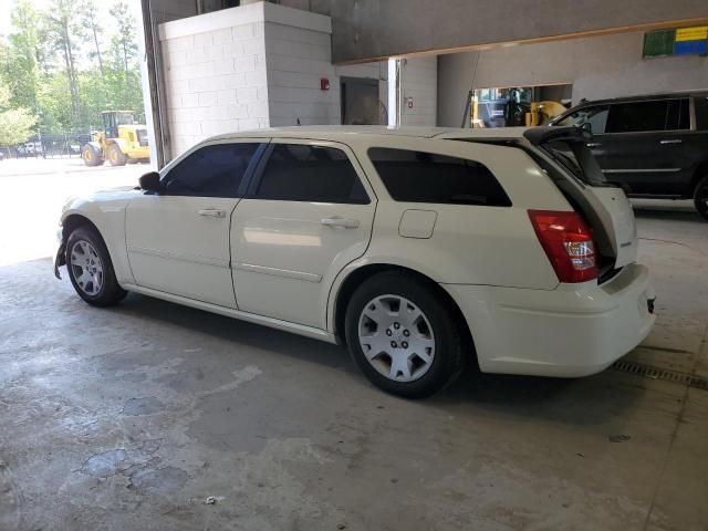 2005 Dodge Magnum SE