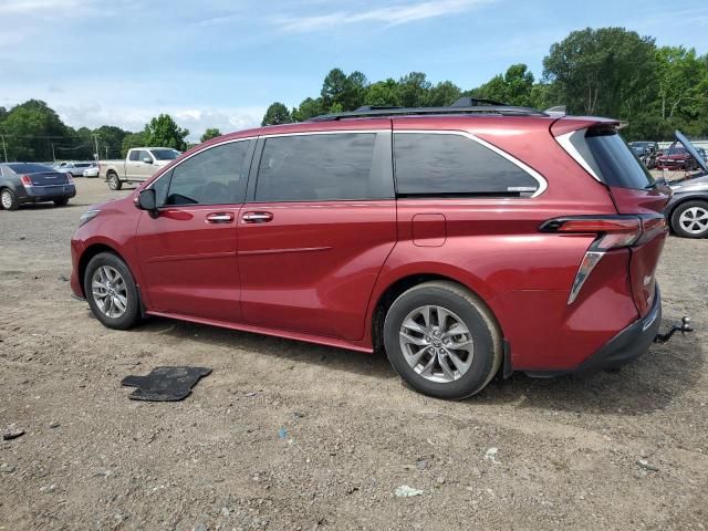 2022 Toyota Sienna XLE