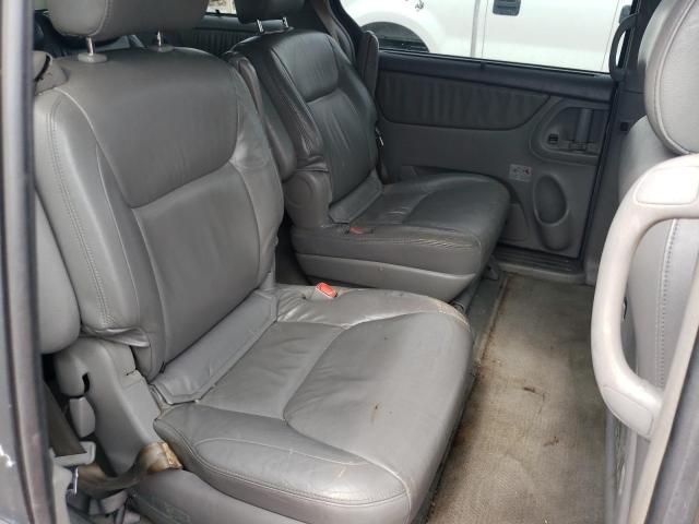 2004 Toyota Sienna XLE