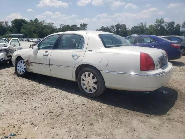 2005 Lincoln Town Car Signature Limited