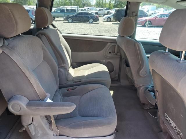 2004 Toyota Sienna CE