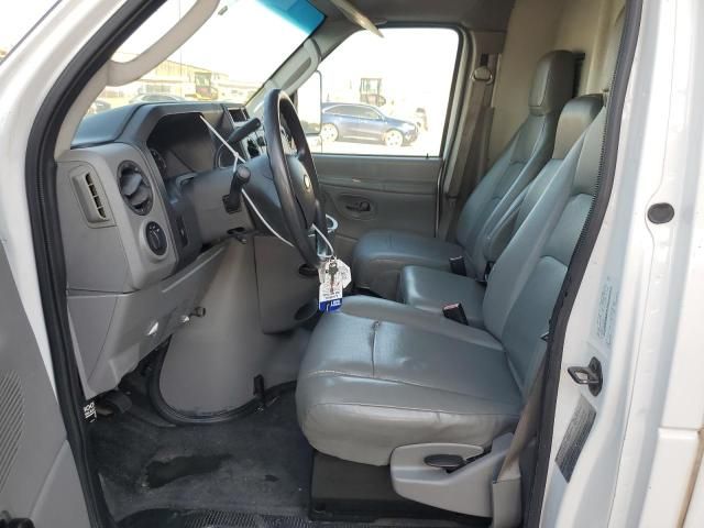 2010 Ford Econoline E450 Super Duty Cutaway Van