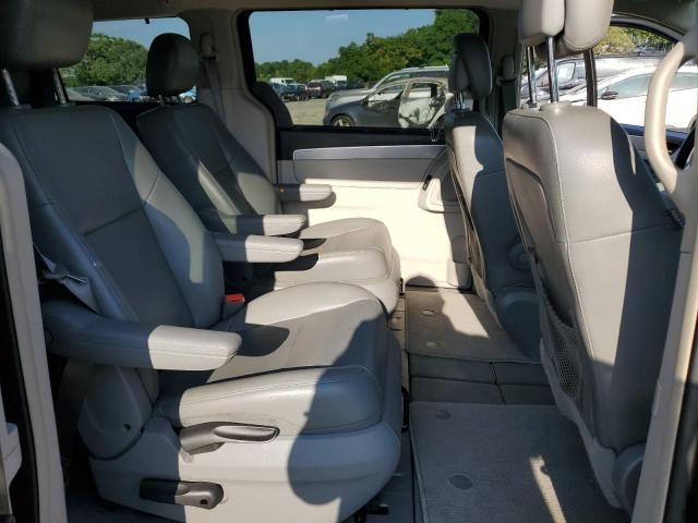 2013 Volkswagen Routan SE