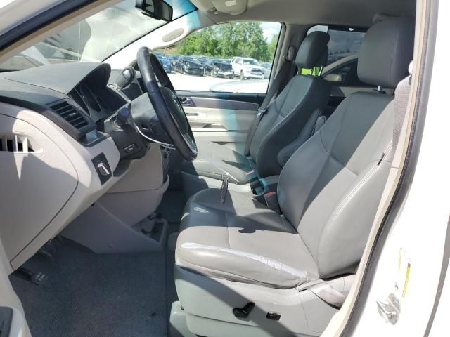 2011 Volkswagen Routan SE